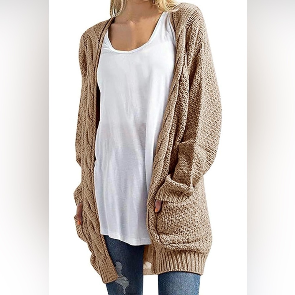 Beige cardigan, perfect for transitional seasons! Goes great with any color